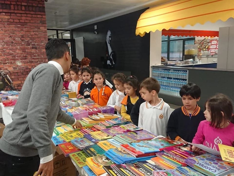 Geleneksel TUBİTAK Kitap standı okulumuzda öğrencilerimizle buluştu.