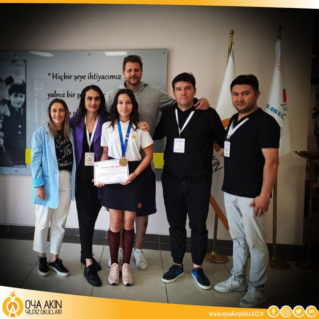Okulumuz 6-A Sınıfı Öğrencisi Sevgili Sanem Şişman 9-11 Haziran Tarihleri Arasında Ankara'da Düzenlenen Mixed Age I Buz Pateni Yarışmasında 1. Olarak Altın Madalya Kazanmıştır