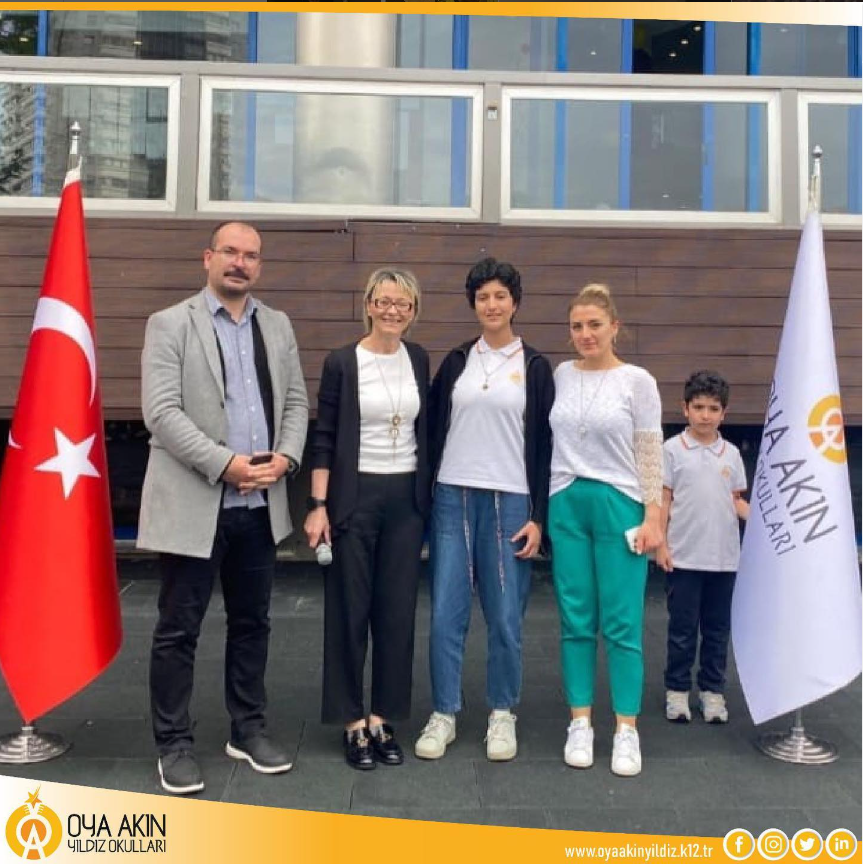 Oya Akın Yıldız Portakal &Ccedil;i&ccedil;eği Ortaokulu 8. sınıf &ouml;ğrencimiz sevgili Azra Zeren Yılmaz Sebit T&uuml;rkiye geneli deneme sınavında 90 soruda 89 doğru yaparak T&uuml;rkiye 3. s&uuml; olmuştur.