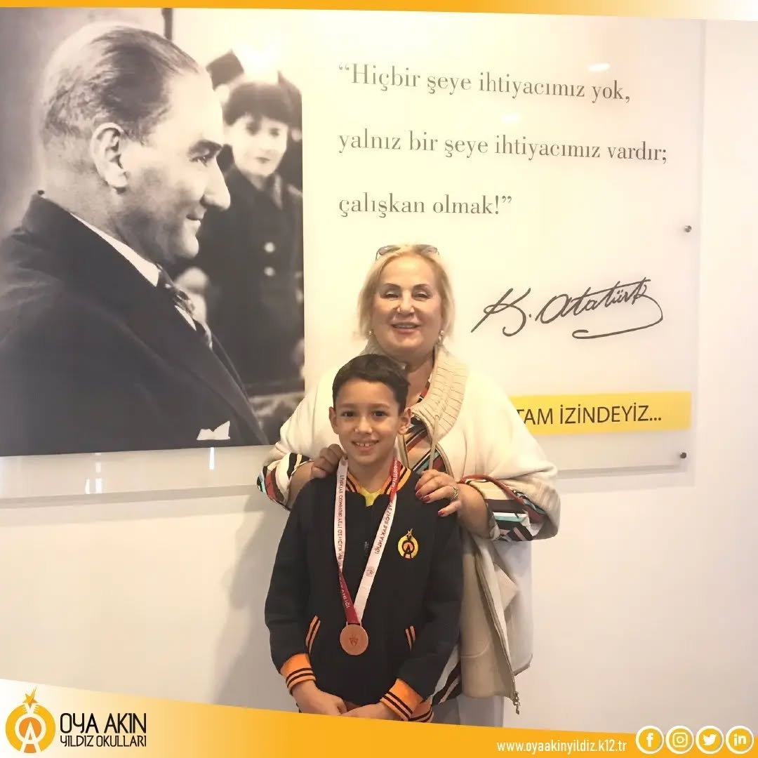 Oya Akın Yıldız Poratakal &Ccedil;i&ccedil;eği İlkokulu 4. sınıf &ouml;ğrencimiz Sevgili Muzaffer Tun&ccedil;, 29 Ekim 2023 9-10 yaş UGP Cumhuriyet Bayramı M&uuml;sabakası 50 metre kurbağalama yarışlarında 1. olmuştur.