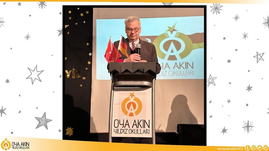 Merak ettiğimiz pek &ccedil;ok sorunun cevabını bug&uuml;n Sayın Almanya B&uuml;y&uuml;kel&ccedil;isi J&uuml;rgen Schulz katılımıyla okulumuzda ger&ccedil;ekleşen &lsquo;İklim İ&ccedil;in Bilim Okulda&rsquo; projesi kapsamında Bilim Sende Ekibinden keyifle &ouml;ğrendik.