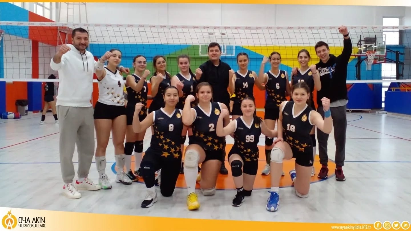 Oya Akın Yıldız Anadolu/Fen Lisesi Yıldızlarımız, Aysel Y&uuml;cet&uuml;rk Anadolu Lisesini 2-1 skorla ge&ccedil;erek adını &ccedil;eyrek finale yazdırdı.