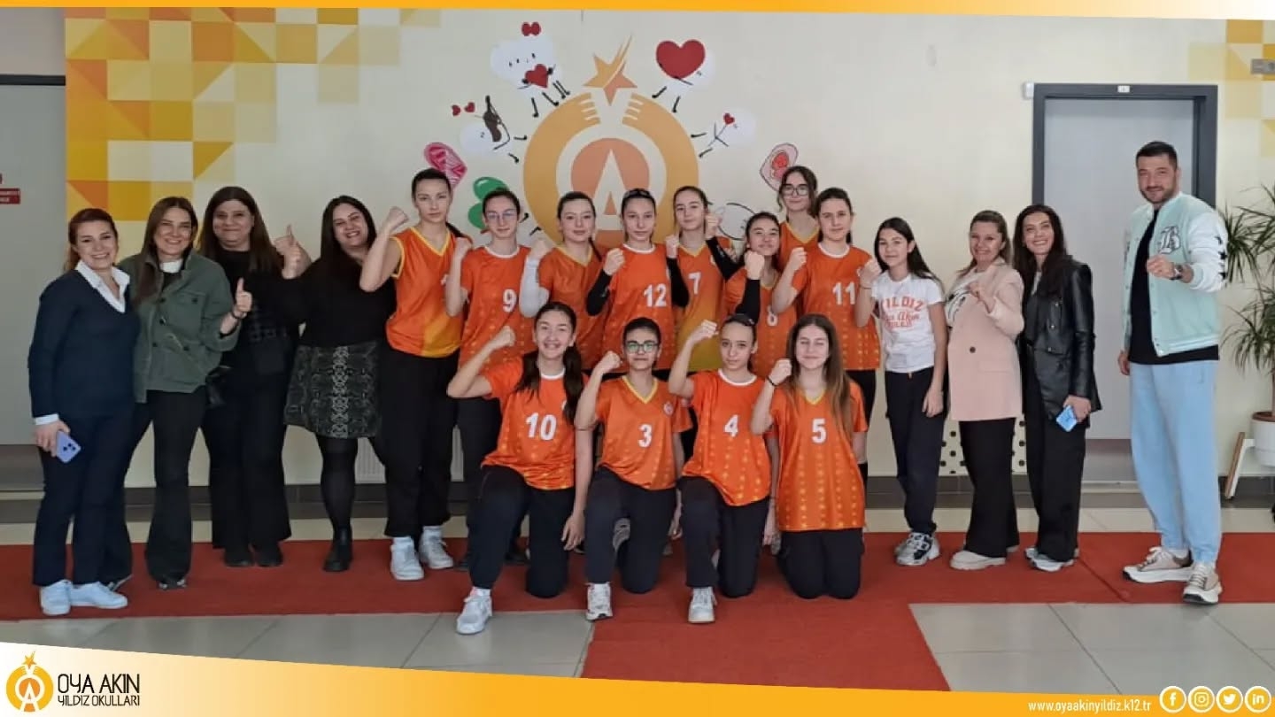 Ortaokul Yıldız Kız Takımımız bug&uuml;n oynadığı ma&ccedil;ı 2-0 kazanarak mağlubiyet almadan adını &ccedil;eyrek finale yazdırmıştır.