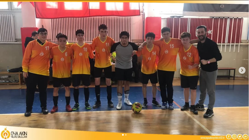 Oya Akın Yıldızlar Anadolu ve Fen Lisesi Futsal Takımımız grubunun ilk ma&ccedil;ında Şehit Doğukan Tazeg&uuml;l Anadolu Lisesini 4-3 mağlup etmiştir. Yıldızlarımızı kutlar, başarılarının devamını dileriz 