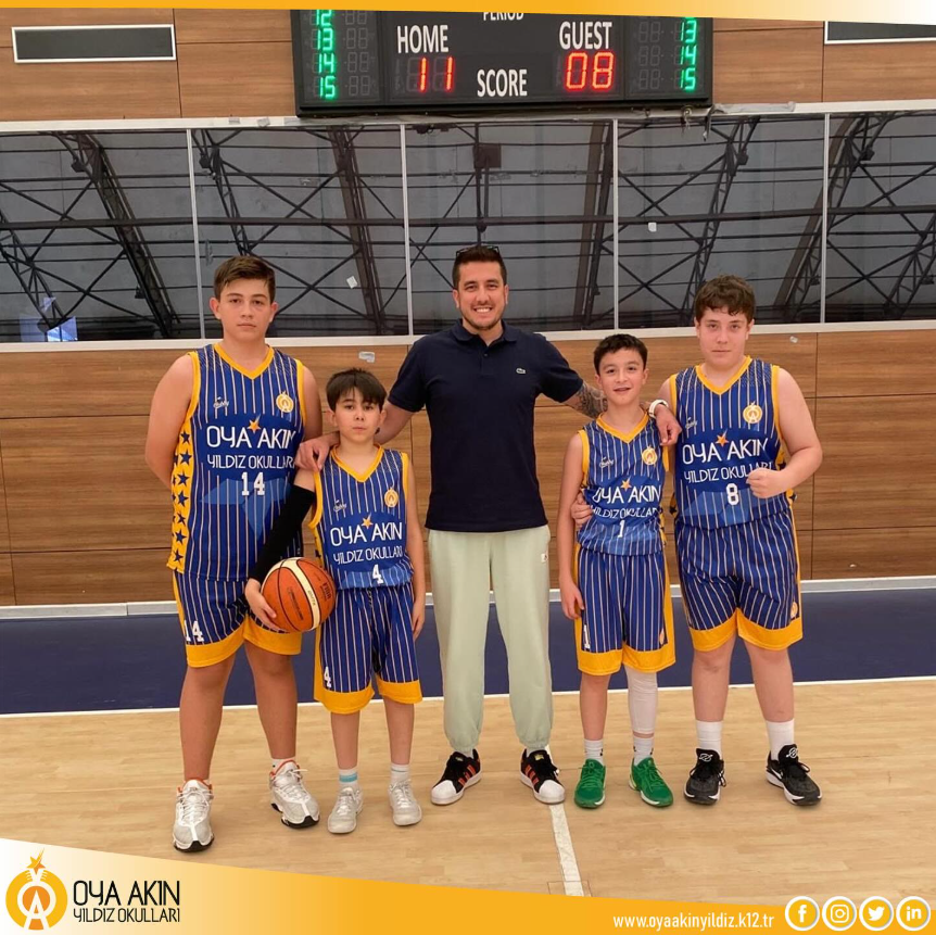 Oya Akın Yıldız Portakal &Ccedil;i&ccedil;eği Yıldız Erkek Takımımız 3x3 turnuvasında 4&rsquo;te 4 yaparak namağlup &ccedil;eyrek finale &ccedil;ıkmıştır. Yıldızlarımızı tebrik ediyor başarılarının devamını diliyoruz.