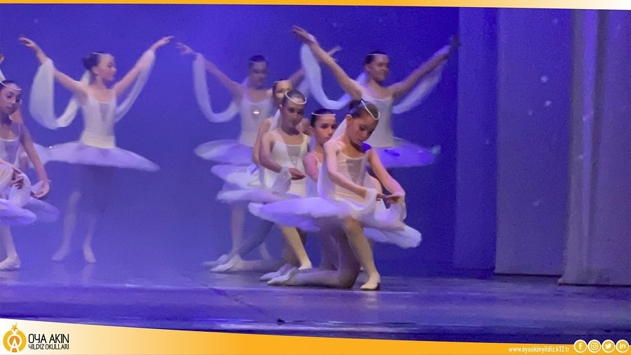 Ankara Devlet Opera ve Balesi 23 Nisan 2025 &Ccedil;ocuk Balesi Temsilinde La Bayedere eseri eşliğinde bale ve jazz dans g&ouml;sterisinde muhteşem bir sunum ger&ccedil;ekleştiren Oya Akın Yıldız Portakal &Ccedil;i&ccedil;eği &ouml;ğrencimiz sevgili Maya Nil Kılı&ccedil;&rsquo;ı tebri